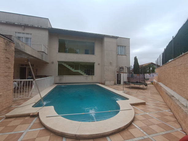 Dos Hermanas, ,5 BathroomsBathrooms,Casa,Venta,1511